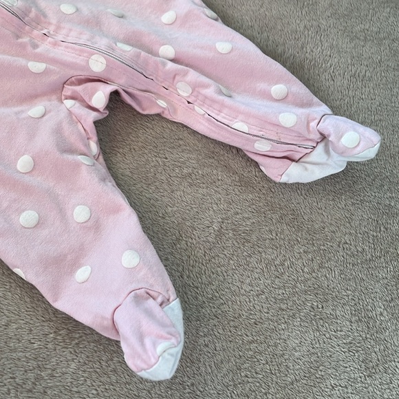 🩷2 for 10$🩷 Gerber Organic Cotton Baby Girl Sleeper, Size 0-3 Months - Picture 3 of 8